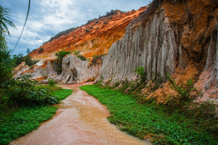 仙女溪，随田，Mui Ne，越南。梅 Ne.Beautiful 山和水中的旅游景点之一