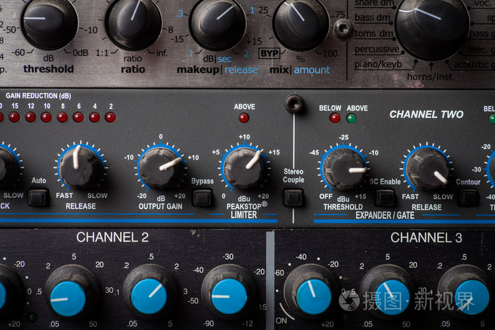 在录音室的按钮