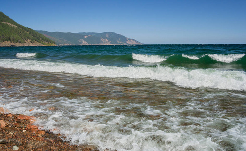 波浪对贝加尔湖