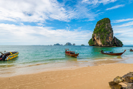 泰国快速小艇在泰国的 Phra Nang 海滩