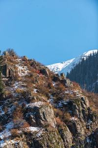 秋天的照片后降雪，山伊塞克湖