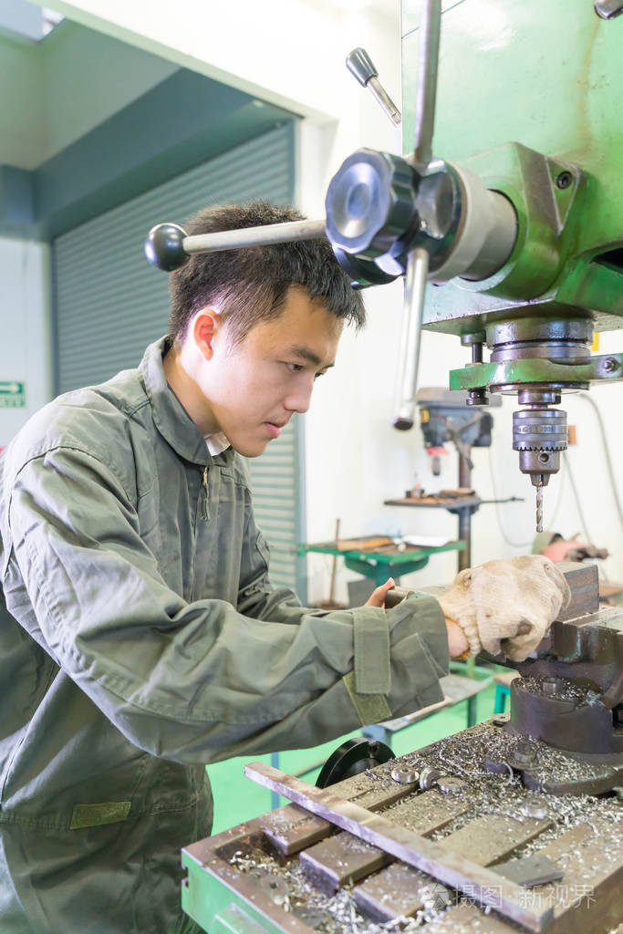 机器人的机器工作的电气工程师