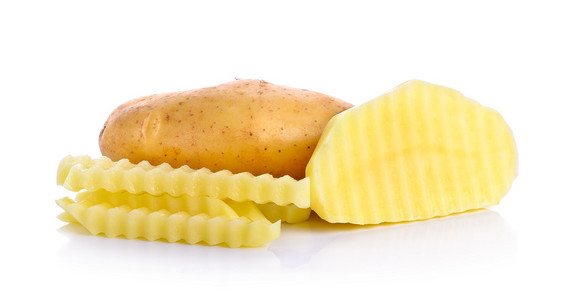 孤立在白色背景上的马铃薯片