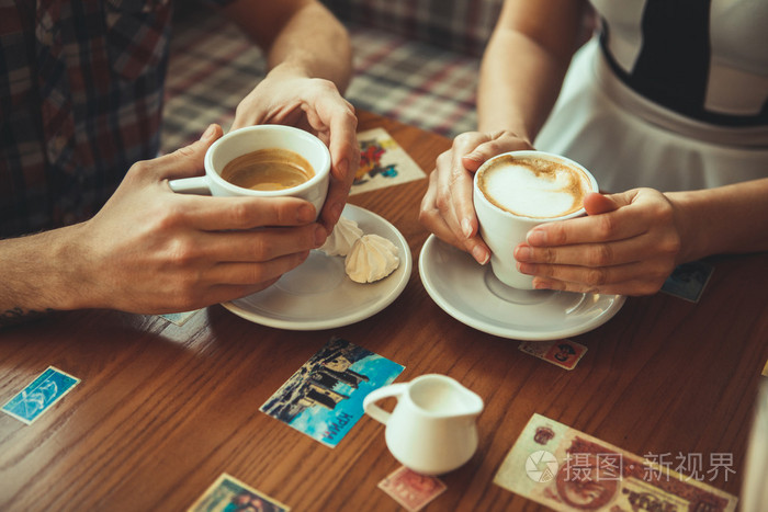 在咖啡厅约会