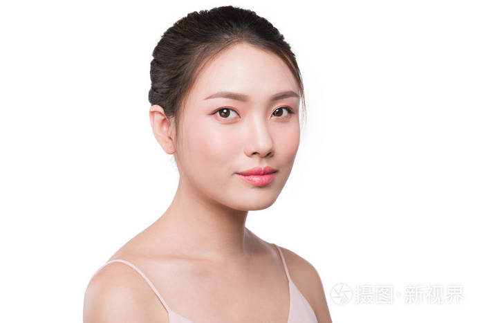 微笑与自然妆的女人
