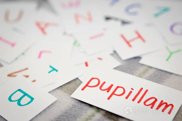 拉丁语学习新单词和字母卡片写作 Ap