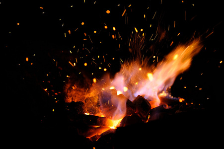 被点燃火花图片