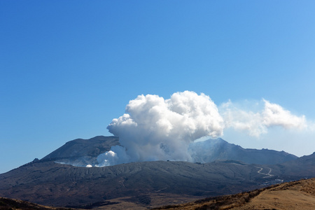 装载麻生是在日本最大的活火山