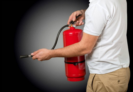 手按下扳机灭火器照片