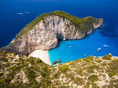 Navagio 海滩沉船视图在扎金索斯 桑特岛的鸟瞰图