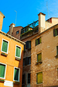 Windows 在威尼斯的房子的正面