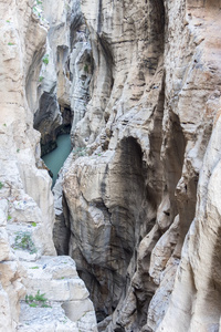 河流中的岩层Caminito del Rey Malaga