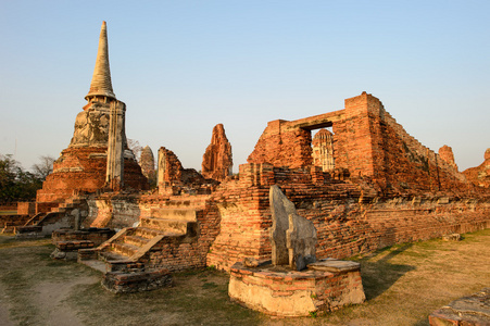 在泰国大城府寺庙的概述。古代的金砖四国的废墟