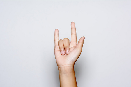 手提高爱爱的男孩手秀照片