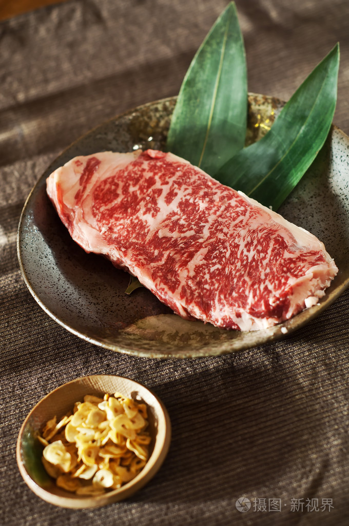 原料新鲜大理石纹肉黑安格斯牛排.日本神户牛肉