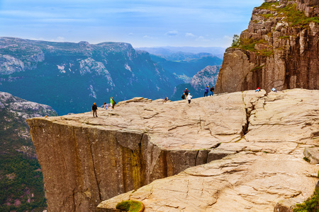 传道人讲坛石在峡湾 Lysefjord挪威