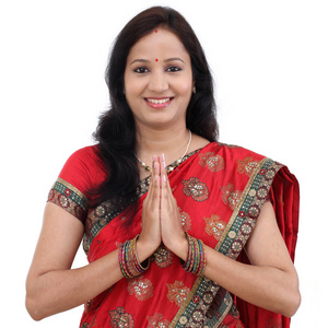 传统的印度女人更女人问候合十礼照片