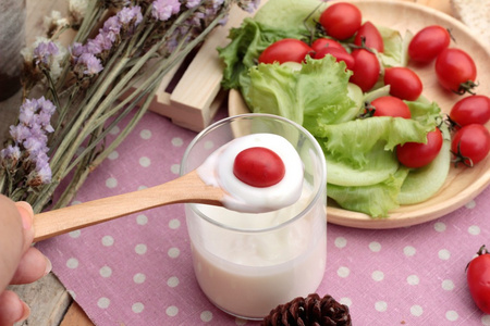 樱桃酸奶和樱桃图片