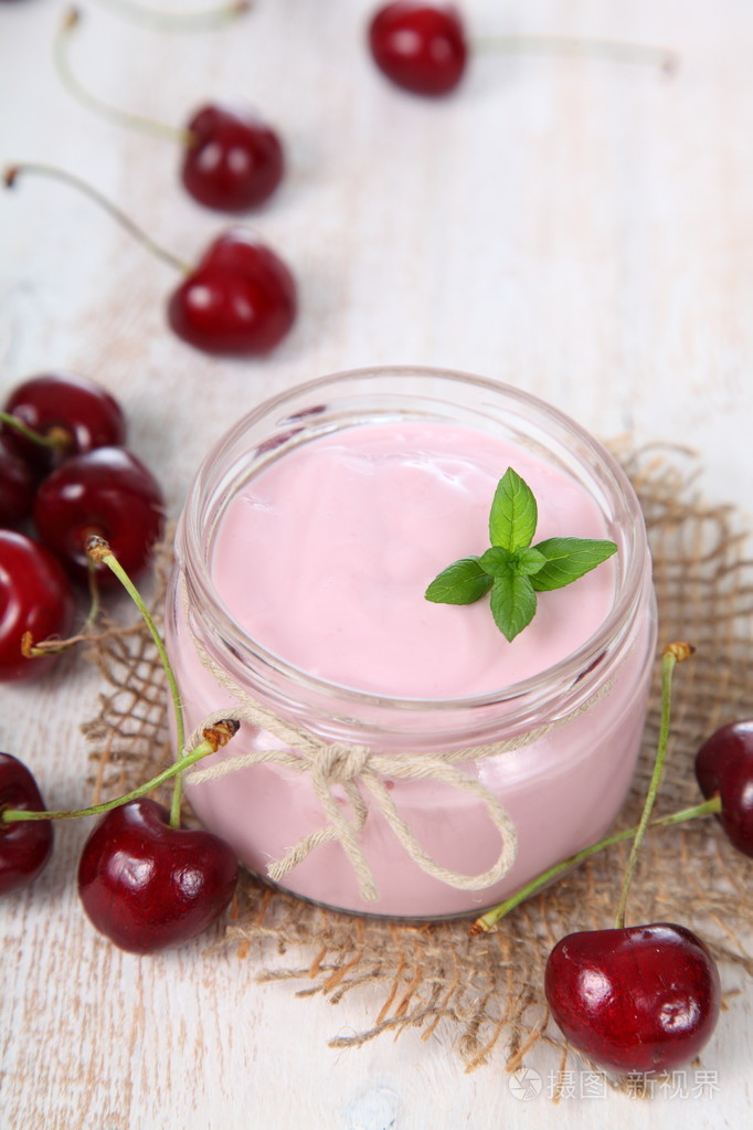 樱桃酸奶和樱桃