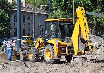 挖掘机在公路建设