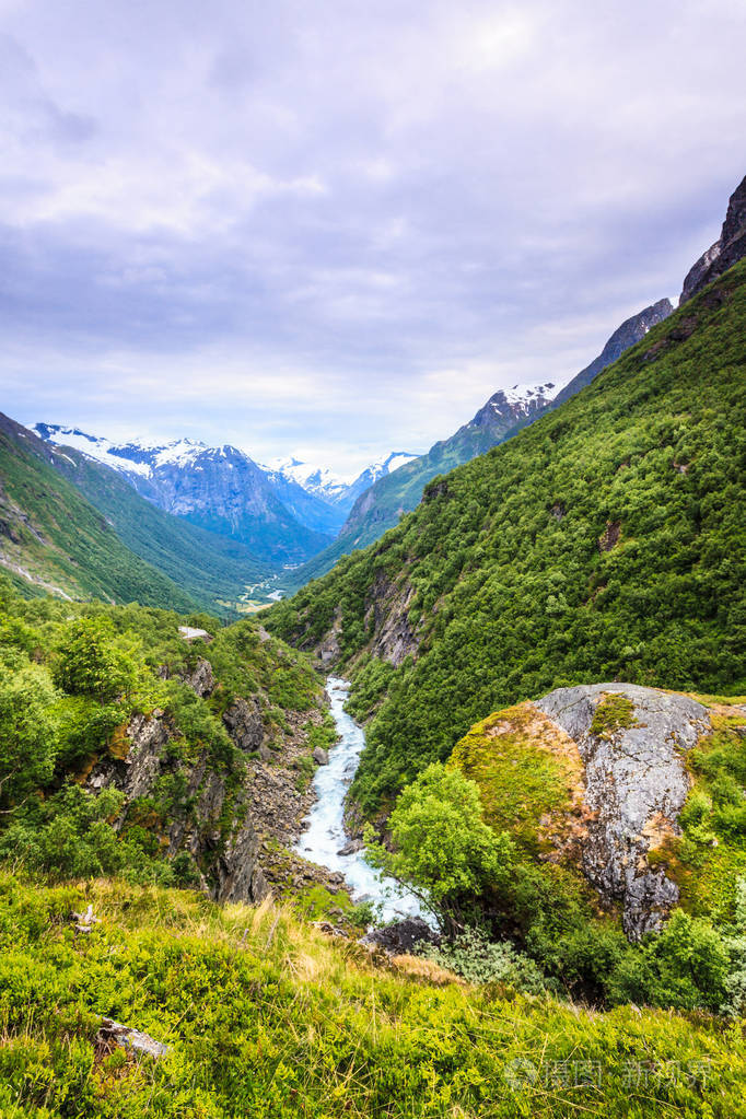 挪威山夏日风景