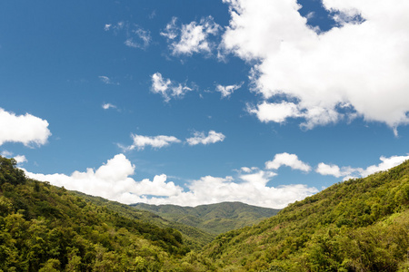 在缅甸的山水风景图片