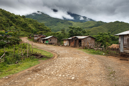 在缅甸的泥泞道路