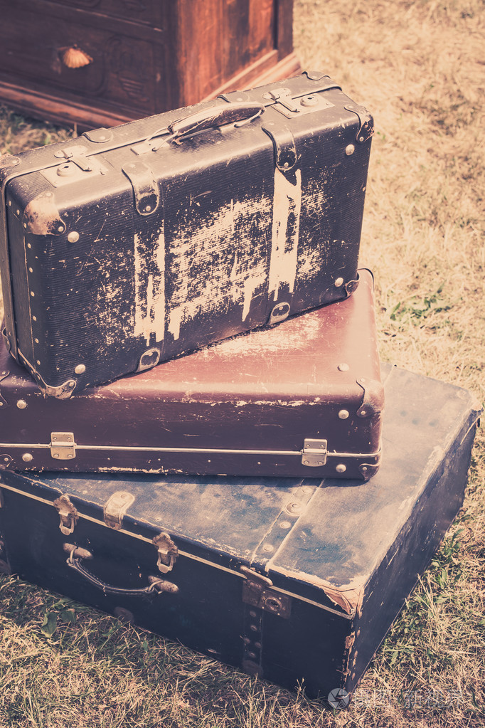 旧行李箱桩复古风格