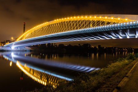 Troja 桥的夜景