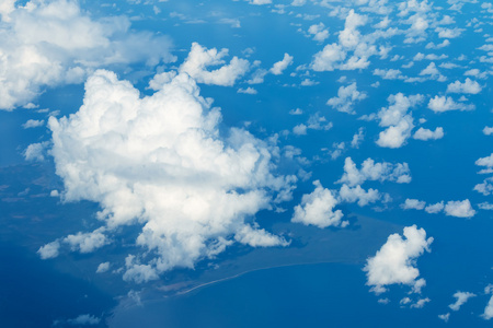 空中的 cloudscape 全景