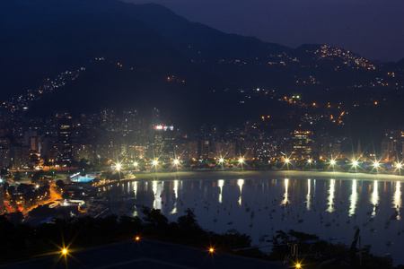 在里约热内卢从山的夜景图片
