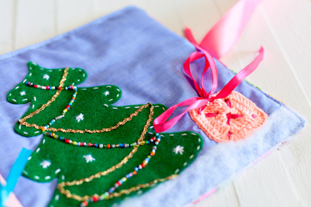 儿童针线活儿童手工制作的针线活软书照片