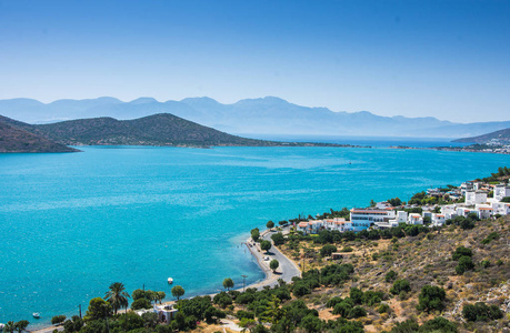 伊罗达，克里特岛，Greece.Paradice 视图的克里特岛与蓝色水镇的全景视图。伊罗达性质的全景视图