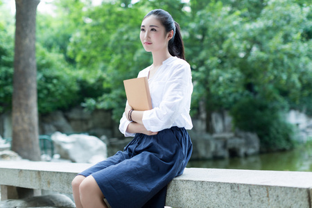 大学生读书图片