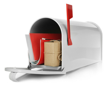 礼品盒与信件上白色孤立邮箱