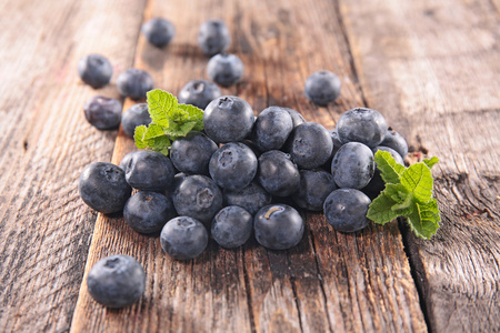 浆果，桌上的蓝莓