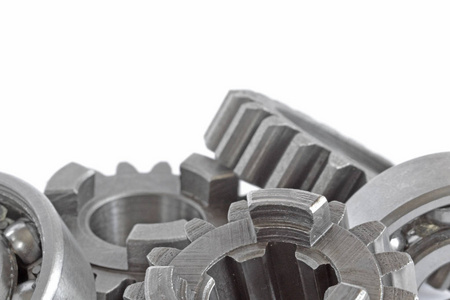 齿轮和轴承在白色的背景照片
