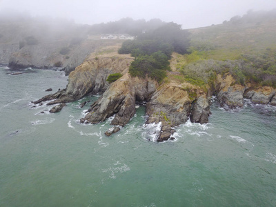 空中的岩石加州海岸在马林岬