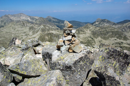 从卡梅尼察峰皮林山风景