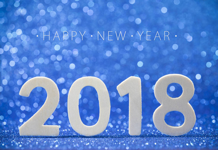 2018 白色木数字蓝色用在纸上闪烁的灯光照片