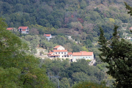 一个小的欧洲城市，在黑山的全景视图