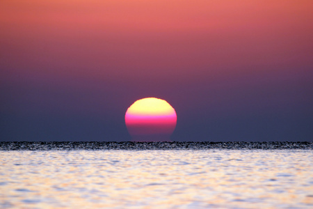 海上日出