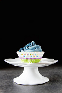 Capecake，蓝色奶油松饼。生日和婚礼。Delici