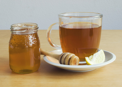 杯或大杯蜂蜜茶图片