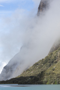 在山脉布兰卡，秘鲁的 Llanganuco 湖