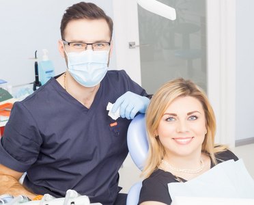 在牙医的办公室龋病预防牙齿健康病人