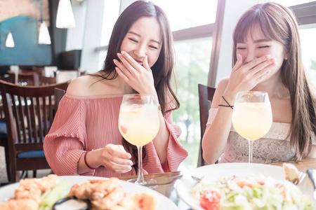 吃饭女图片