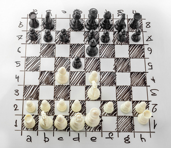 下象棋。与国际象棋棋子上它的白板。作战计划