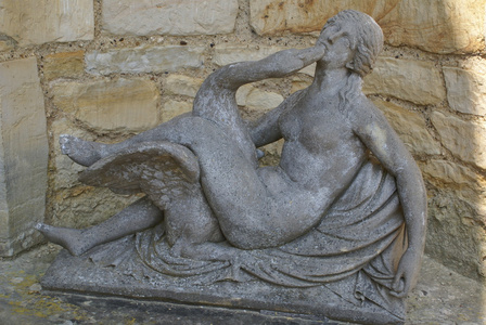 丽达与天鹅 》 在也不会,伊甸之桥,肯特,英国赫弗城堡的雕像照片