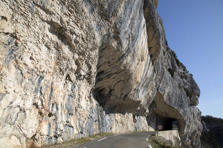 打开道路和隧道三峡 de la Nesque 峡谷传递，Provenc